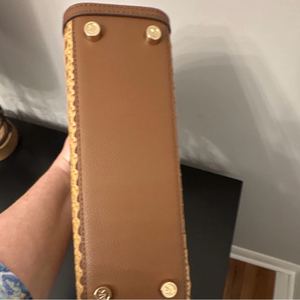 Anne Klein Woven Rattan and Tan Leather Handbag Magnetic Closure on Handles - Picture 5 of 9